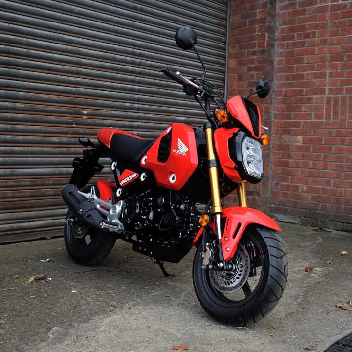 Pyramid Fly Screen Honda Grom '21-'23 | Gayety Red/Gloss Black