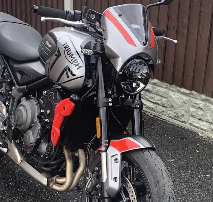 Pyramid Fly Screen '21-'23 Triumph Trident 660 | Silver Ice/Diablo