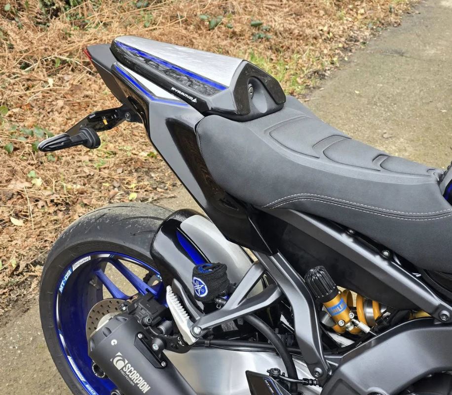 Pyramid Seat Cowl 24-25 Yamaha MT-09 | SP Colours– Motostarz