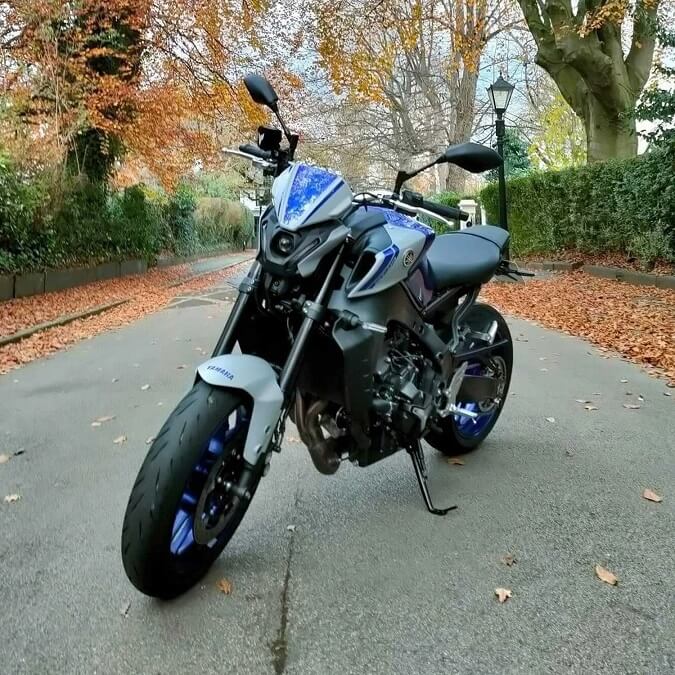 Pyramid Fly Screen '21-'23 Yamaha MT-09 | Icon Blue Colours
