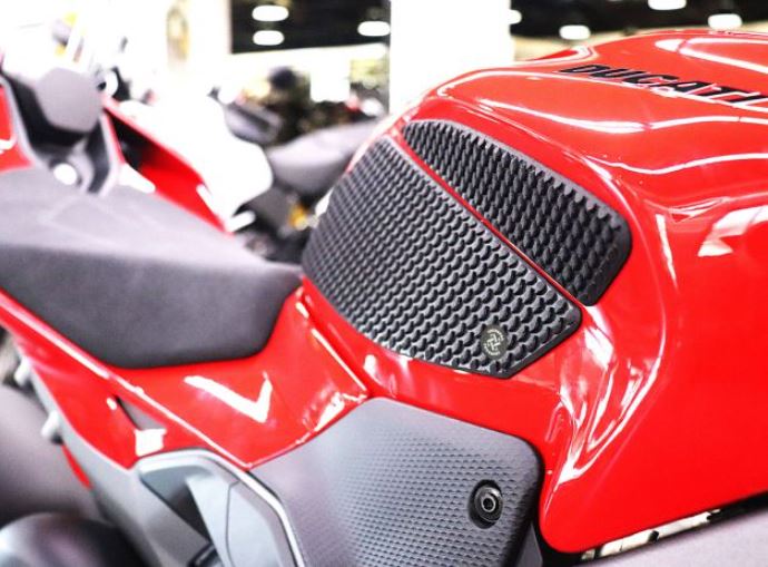 TechSpec SnakeSkin Tank Grips 2025 Ducati Panigale V4