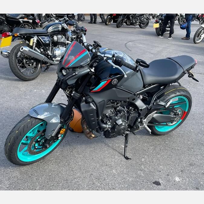 Pyramid Fly Screen '21-'23 Yamaha MT-09 | Storm Fluo/Cyan Storm Colours