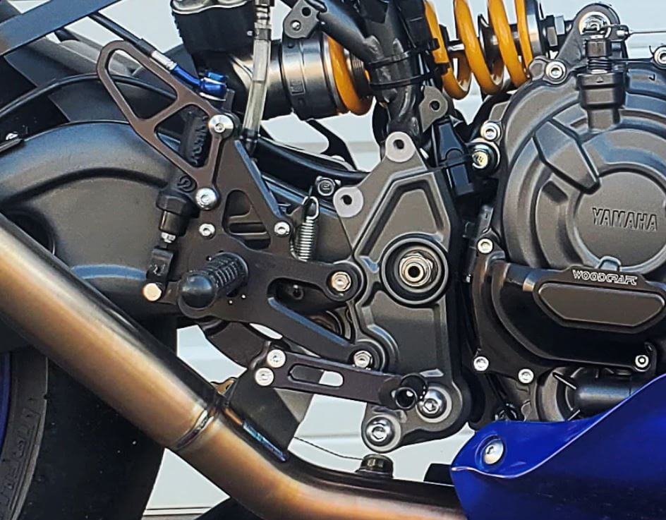 Buy Woodcraft Complete Rearset Kit w/Pedals '22+ Yamaha R7– Motostarz