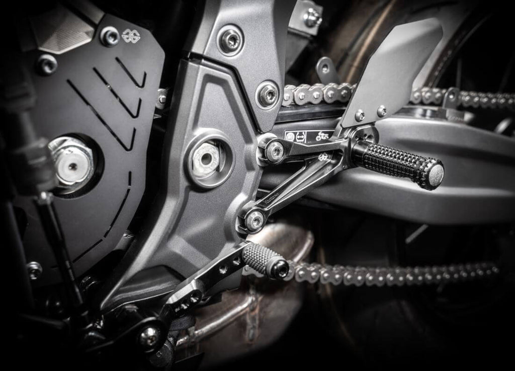 Buy Gilles Tooling FXR Adjustable Rearsets '22- Yamaha R7– Motostarz USA