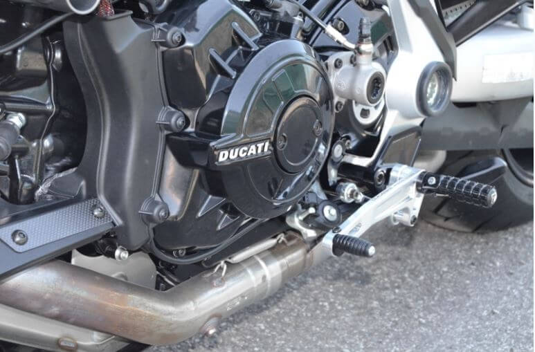 ★未使用★【バイクパーツ】DUCATI Diavel [DEP184S] 　Middle Stepkit　1ｾｯﾄ ミドルステップキット シルバー XDIAVEL | ドゥカティ等のパーツ開発