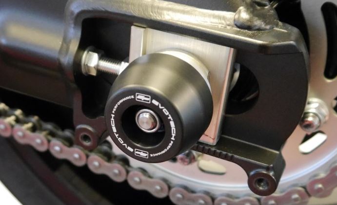 Evotech Performance Rear Axle Sliders for 2015+ Yamaha R3 | bun001879